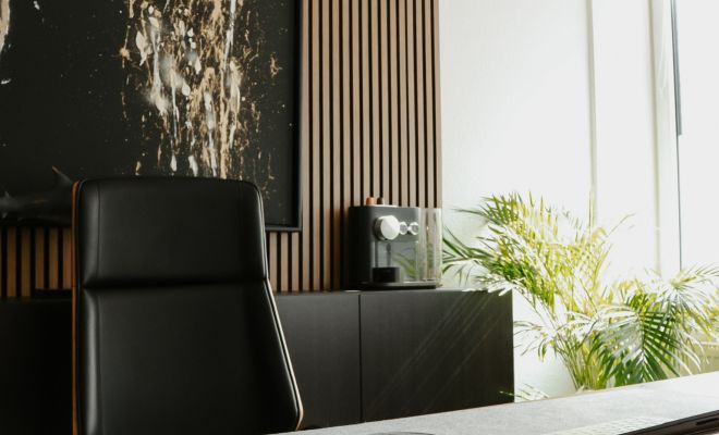 Nase + Hai Vertriebsagentur - Jared Hentschel am Auto