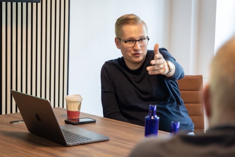 Nase + Hai Vertriebsagentur - Jared Teammeeting